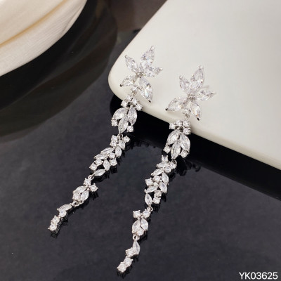 Women's Silver Flower Crystal Dangle Earrings | YK03625AA01