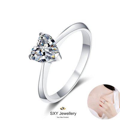 Дамски сребърен пръстен с Мойсанит | R13335
