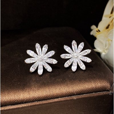 Crystal flower earrings | Z26336HPQ