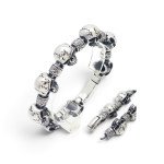 Herrenarmband aus Stahl mit Totenköpfen | SB180528
