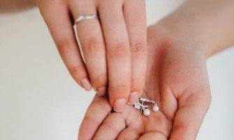 През погледа на мъжете: 5 бижута, които ще Ви помогнат да го покорите