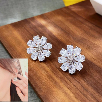 Women's Silver Crystal Flower Earrings | YK03397AA01 Women's Silver Crystal Flower Earrings | YK03397AA01